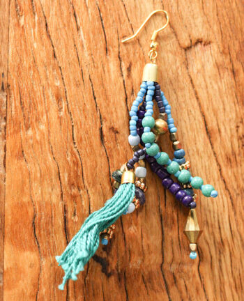 Tienda Elena – boucles puebla – 2 – bijou ethnique – navajo – perles de rocaille bleues dorées – pompon – vintage – hippie chic Tienda Elena - boucles puebla - 2 - bijou ethnique - navajo - perles de rocaille bleues dorées - pompon - vintage - hippie chicde rocaille bleues dorée - pompon - vintage - hippie chic