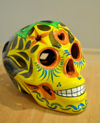 Tienda Elena - Crâne mexicain en céramique jaune et vert - Calavera jaune - Décoration et artisanat mexicain - Fait main - hecho en Mexico - 1