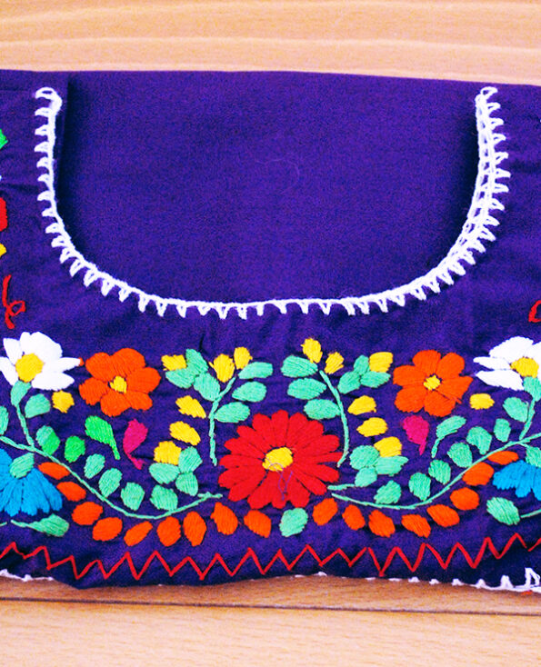 Tienda Elena - Blouse Tehuacan brodée - violet - manches droites - artisanat mexicain - Fait main - hecho en Mexico - style bohème chic - hippie