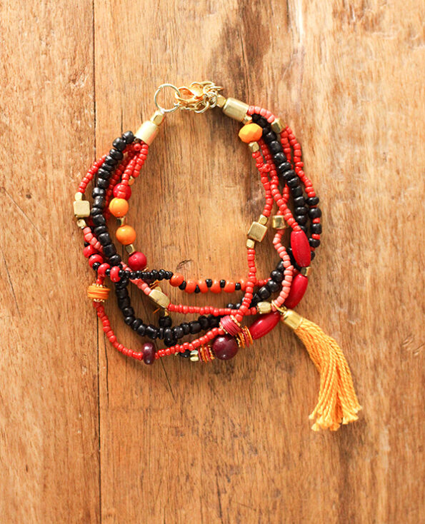 bracelet tabasco - 1 - Tienda Elena - perles de rocaille - rouge, orange et doré - frange et pompon - bijou ethnique - bohème chic - vintage - hippie chic
