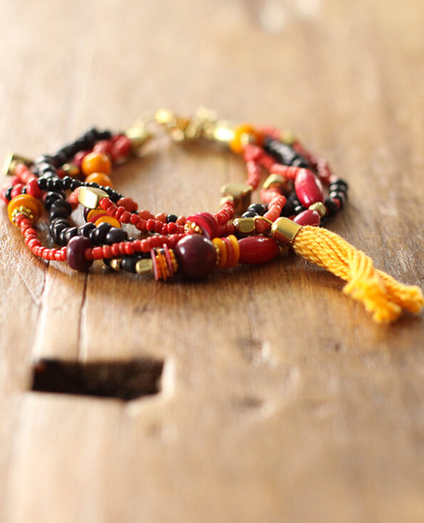 bracelet tabasco - 2 - Tienda Elena - perles de rocaille - rouge, orange et doré - frange et pompon - bijou ethnique - bohème chic - vintage - hippie chic