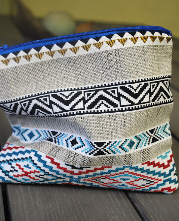 Petite pochette zip bleu - ethnique - 2 - Tienda Elena - fait main - motifs aztèques - bohème chic